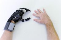 ilimb-digits-prosthetic-hand-in-use-526x350